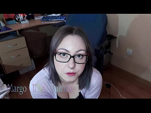 ❤️ Ọmọbinrin ti o ni gbese pẹlu awọn gilaasi buruja Dildo jinna lori Kamẹra ️❌ Fidio furo ❤